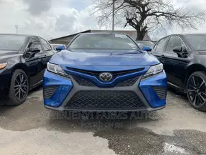Toyota Camry SE (2.5L 4cyl 8A) 2019 Blue