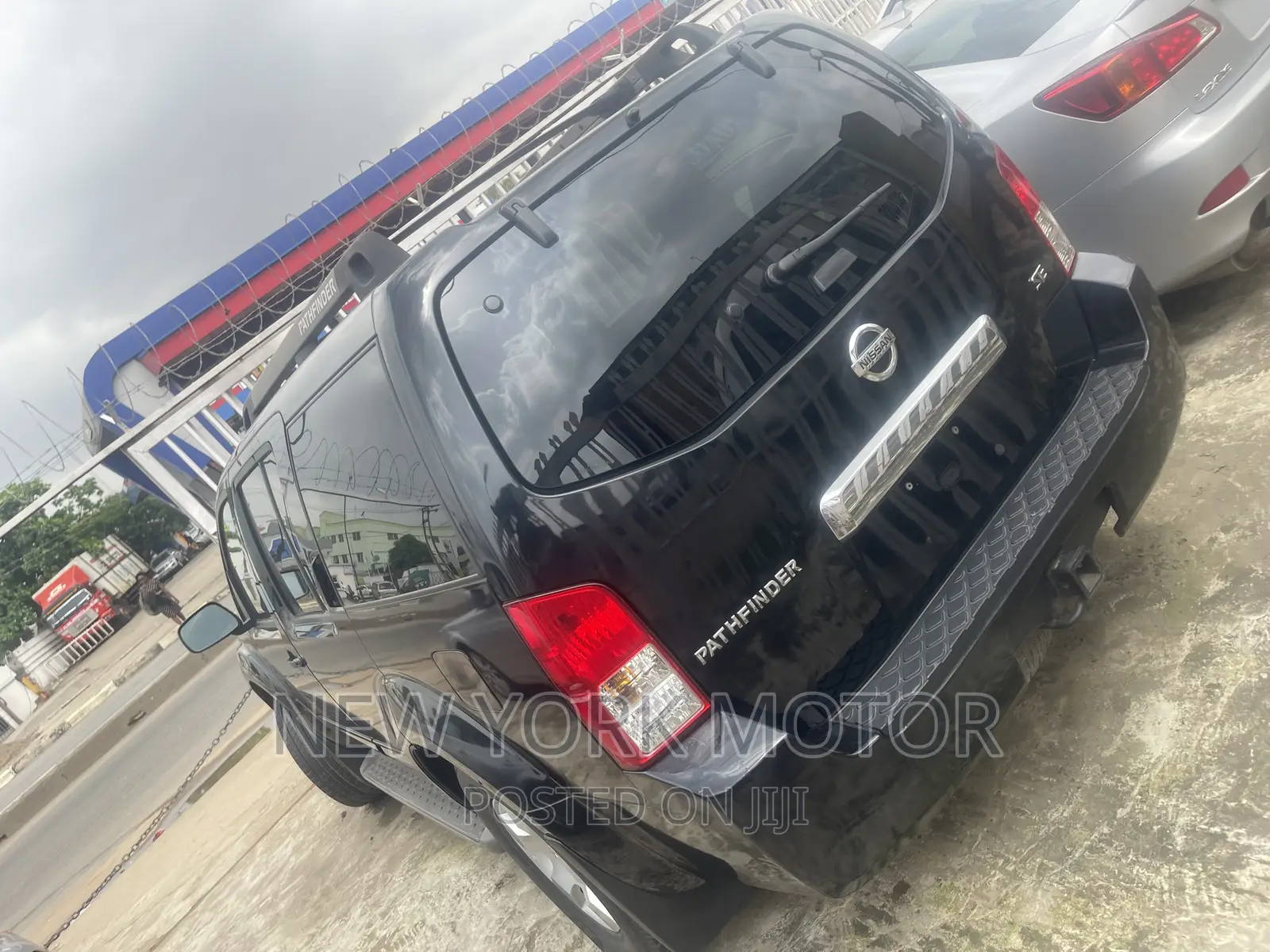 Nissan Pathfinder 2005 Black