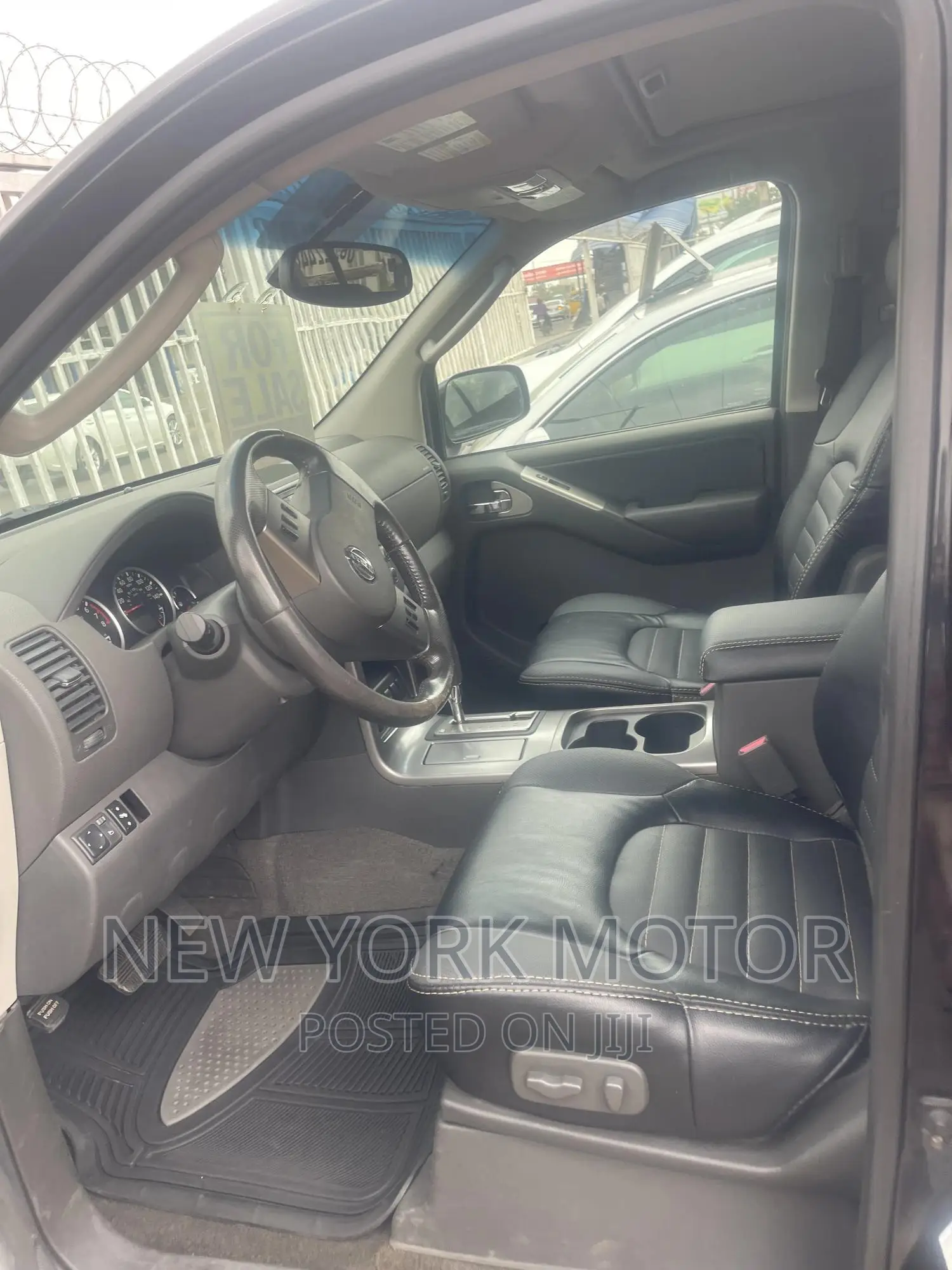 Nissan Pathfinder 2005 Black