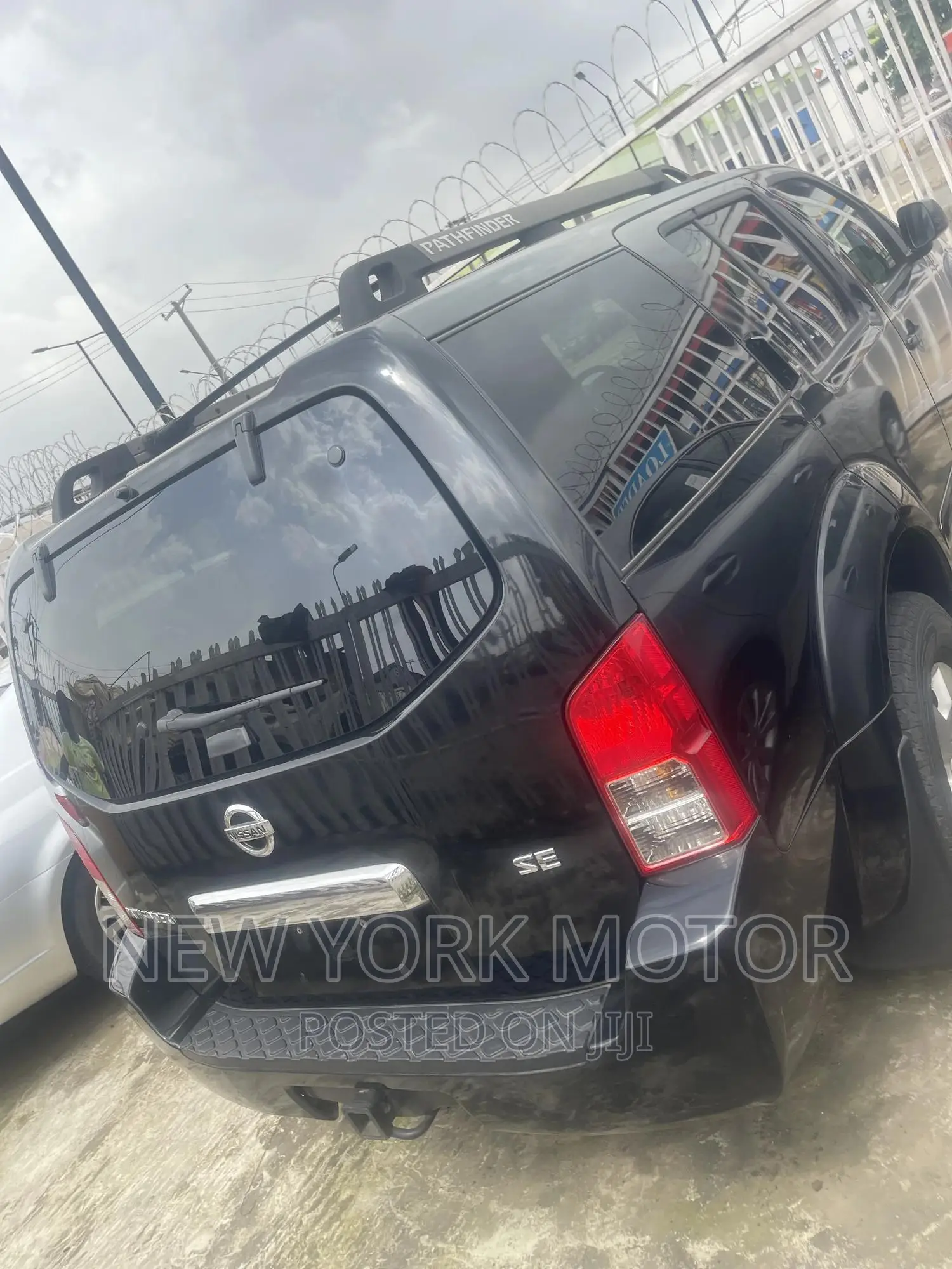Nissan Pathfinder 2005 Black
