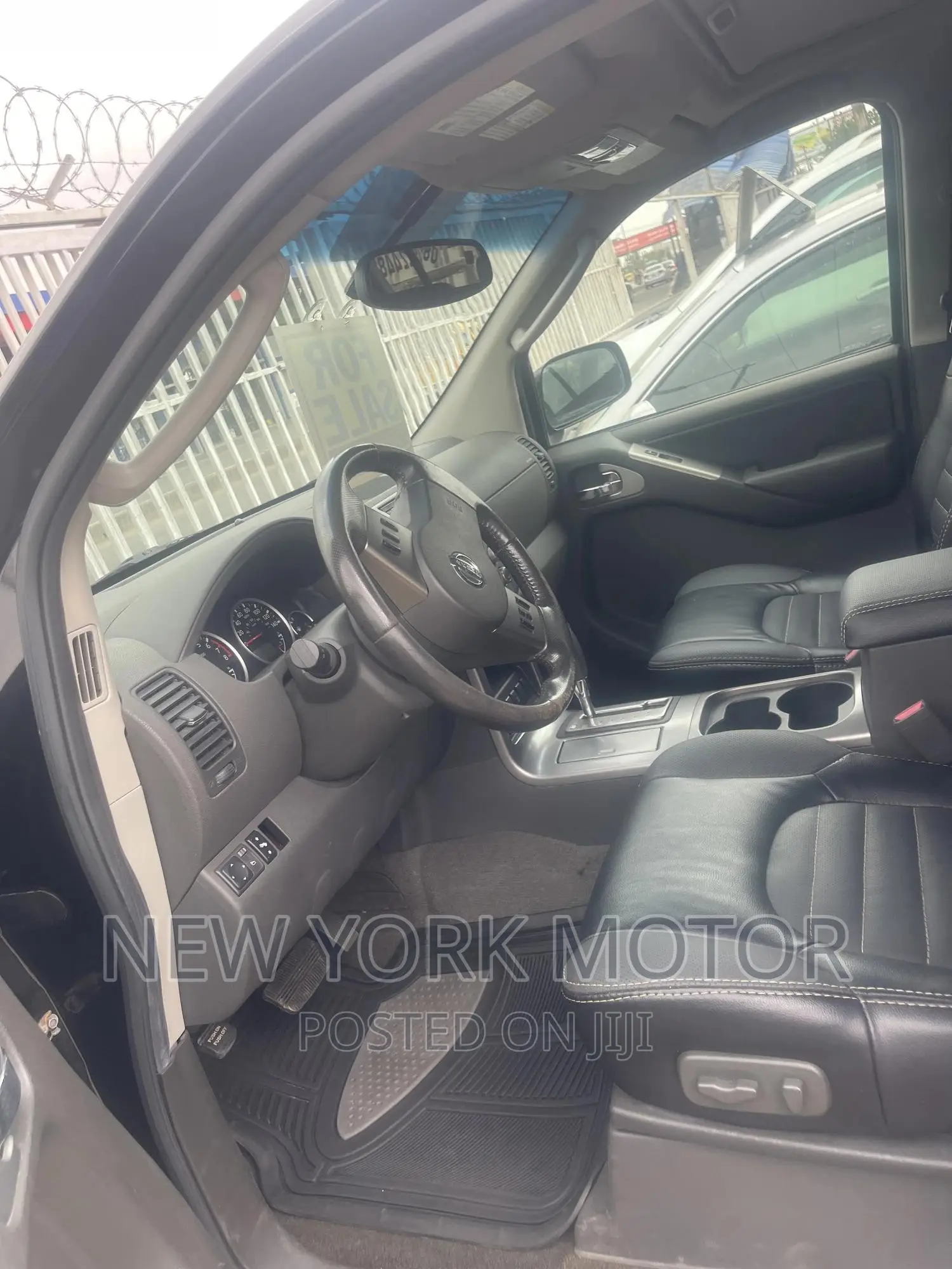 Nissan Pathfinder 2005 Black