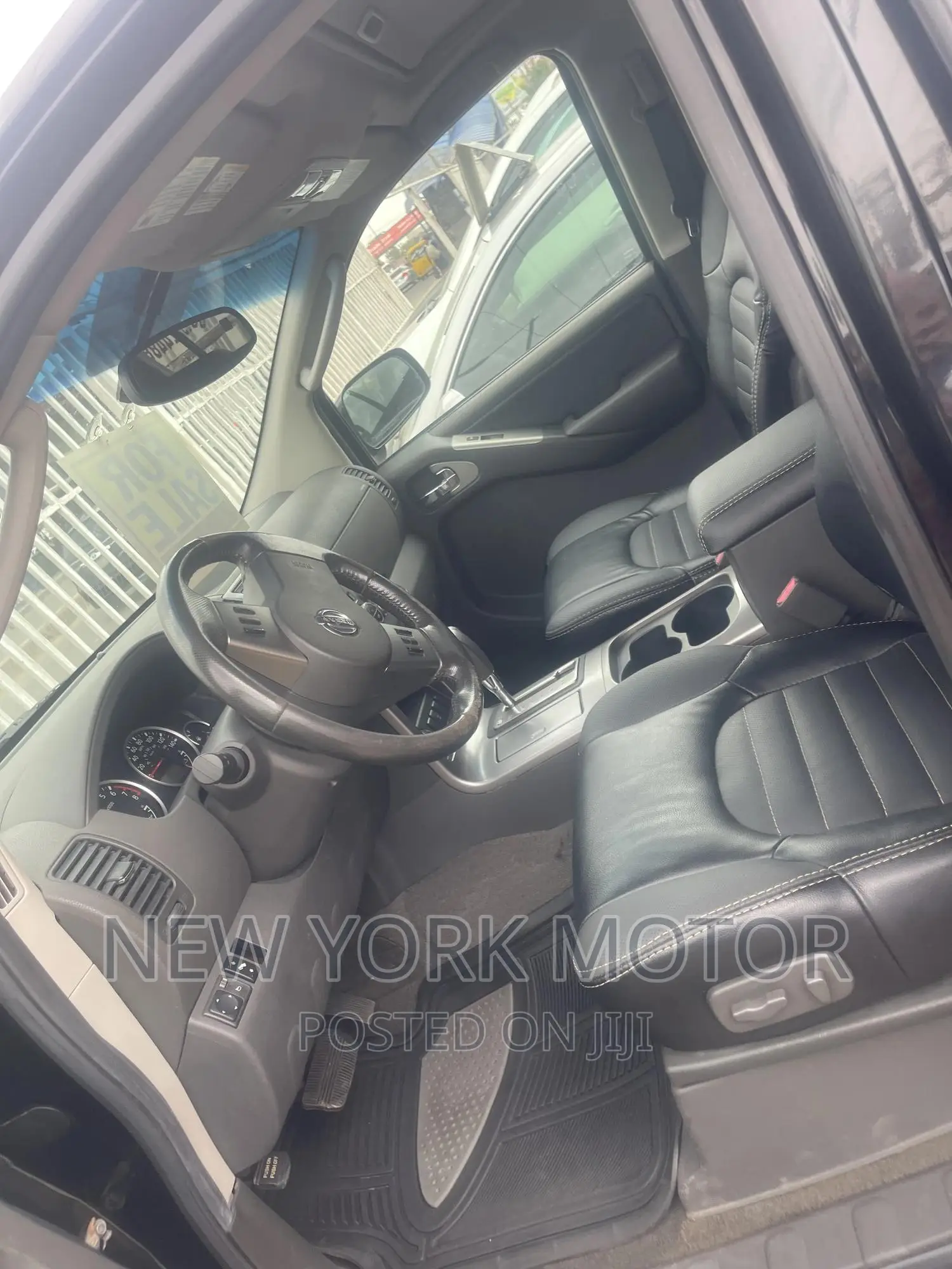 Nissan Pathfinder 2005 Black