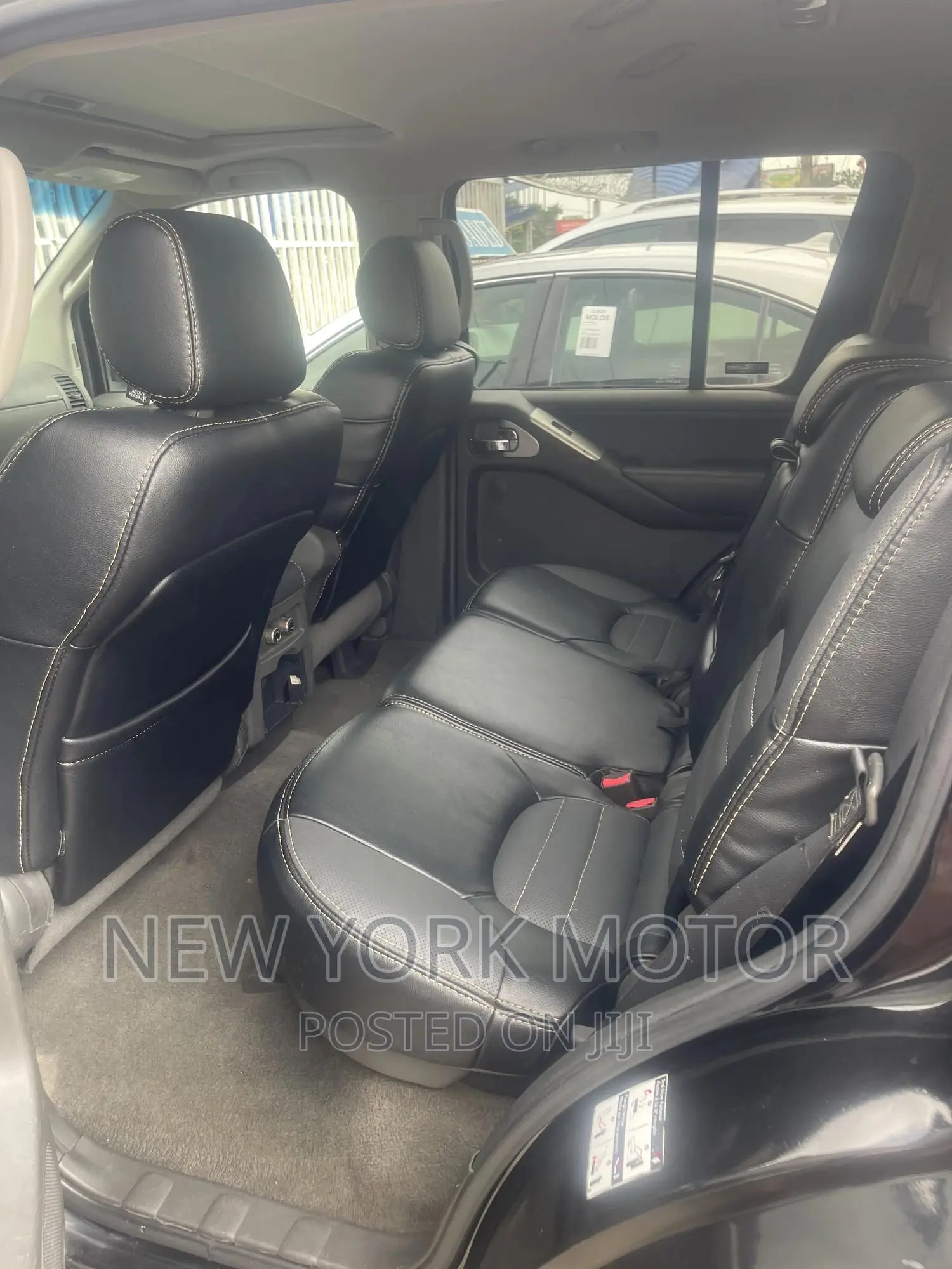 Nissan Pathfinder 2005 Black