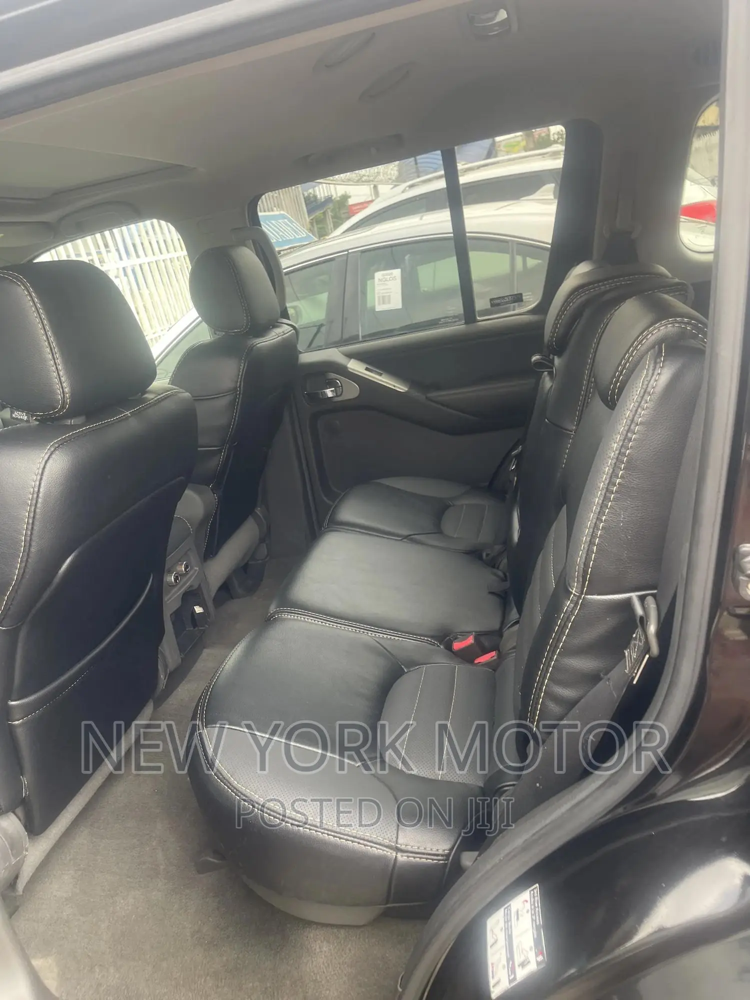 Nissan Pathfinder 2005 Black