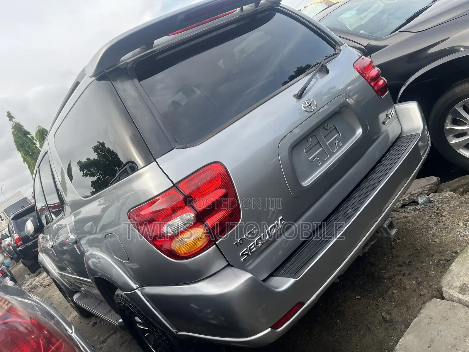 Toyota Sequoia 2004 Silver