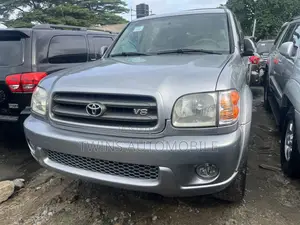 Toyota Sequoia 2004 Silver