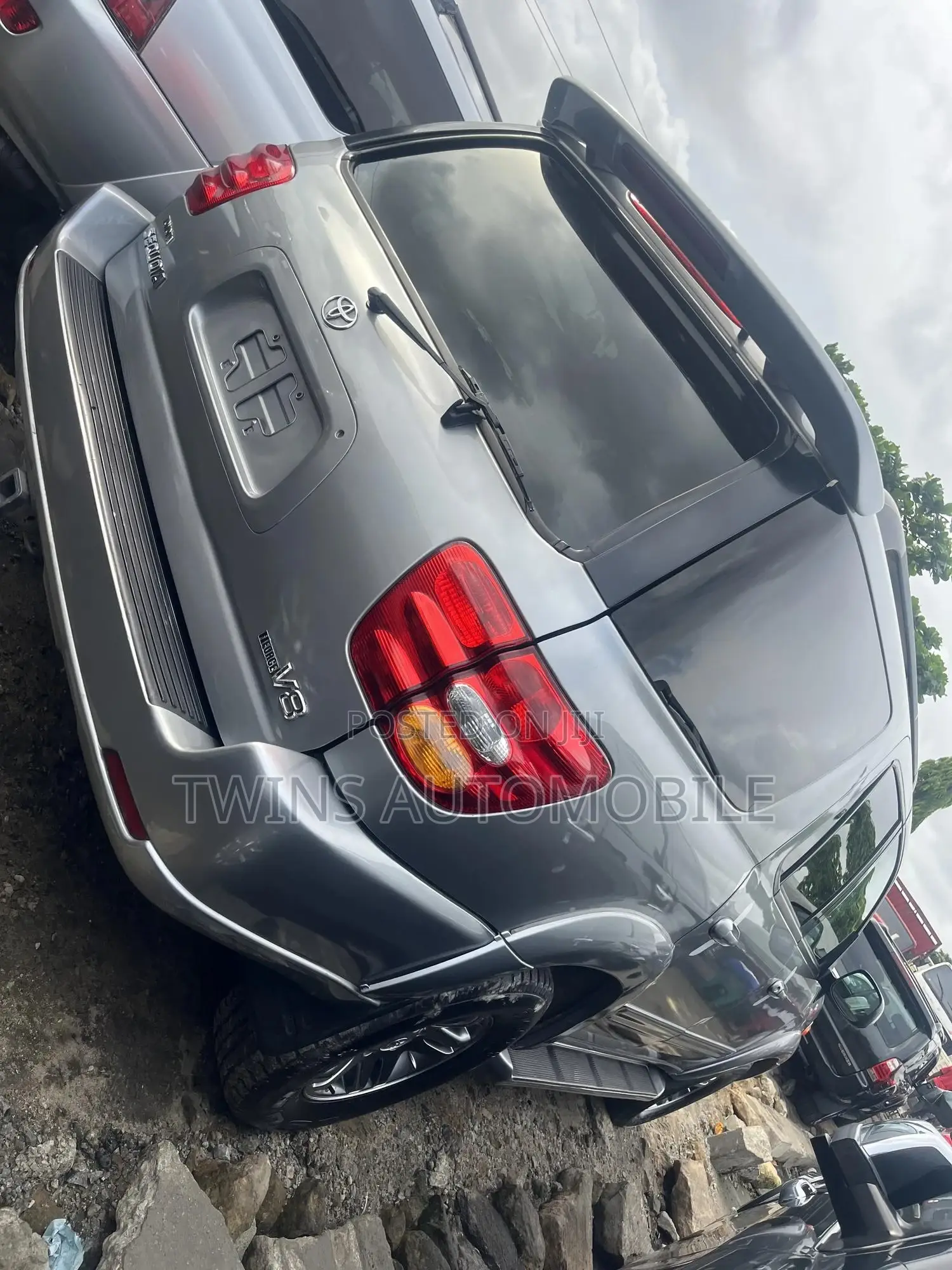 Toyota Sequoia 2004 Silver