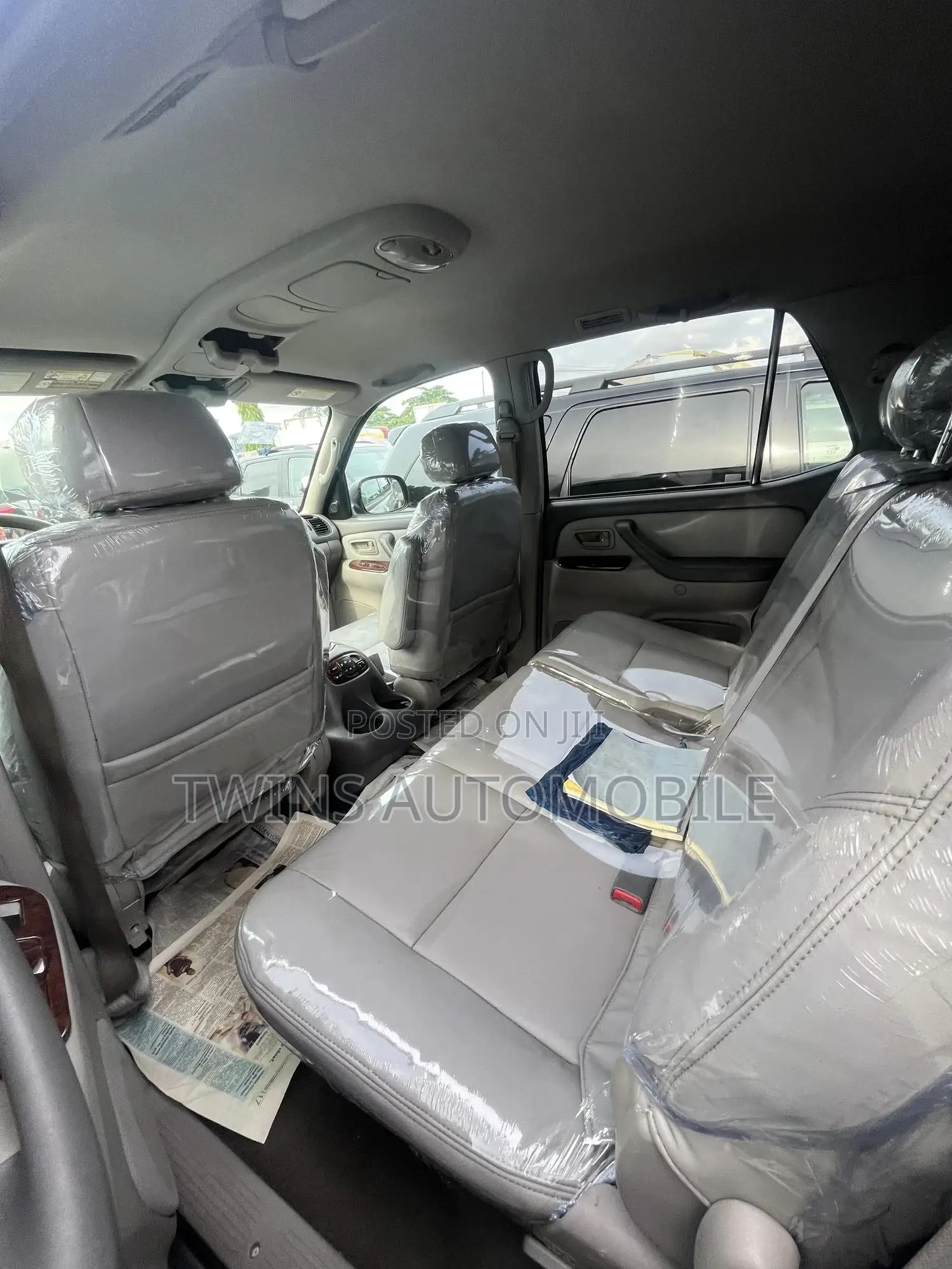 Toyota Sequoia 2004 Silver