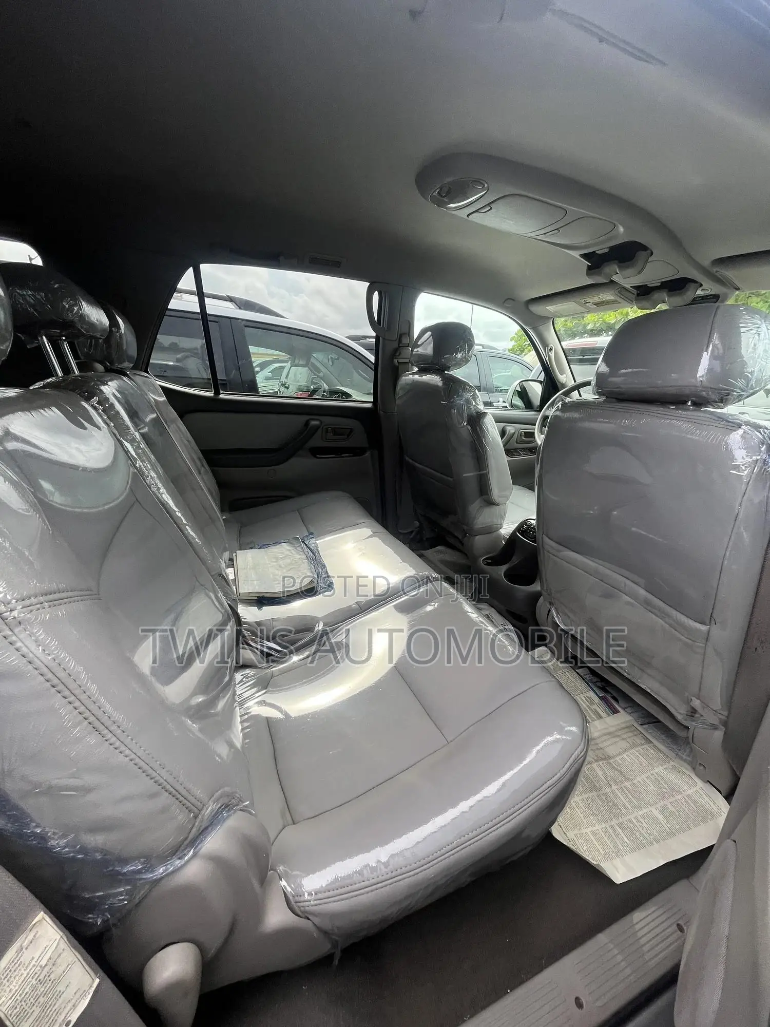 Toyota Sequoia 2004 Silver
