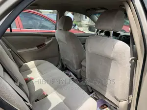 Toyota Corolla LE 2004 Gold