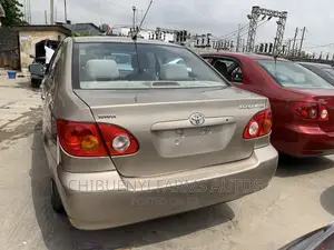 Toyota Corolla LE 2004 Gold
