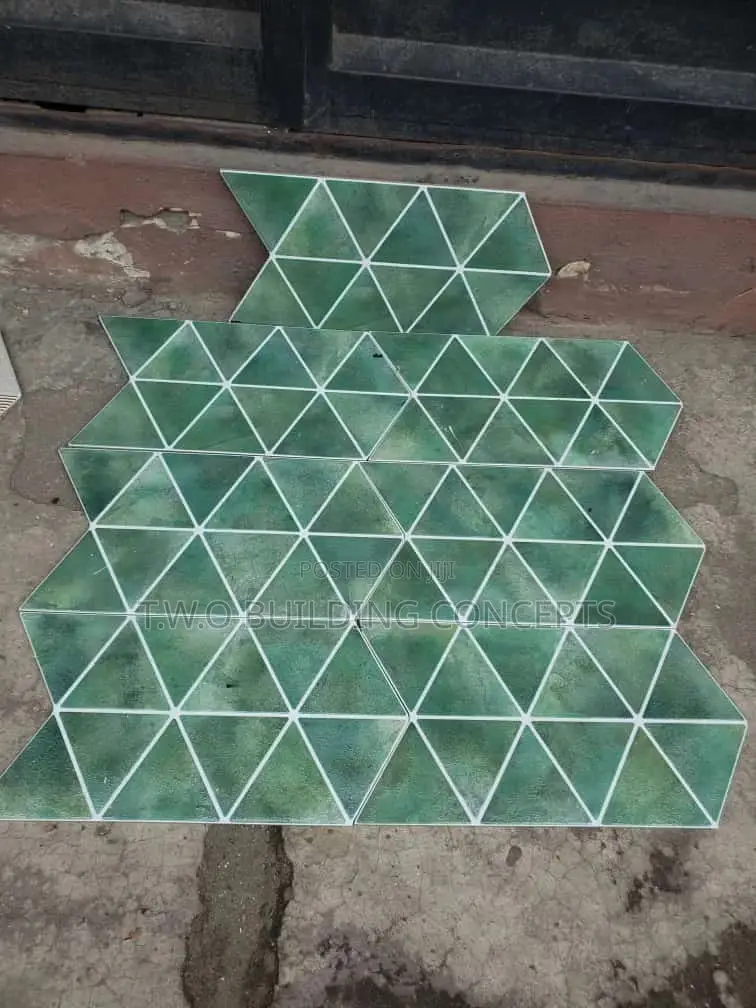 Finger Clique Exterior Wall