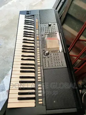 Yamaha PSR-S750 Keyboard