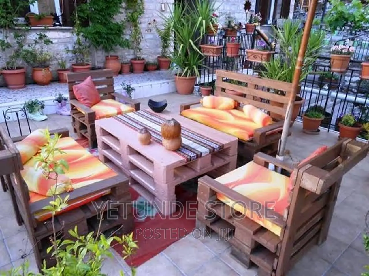 Creative Pallets Chairs/Table - DIY
