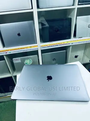 Laptop Apple MacBook Pro 2018 16GB Intel Core I7 SSD 250GB