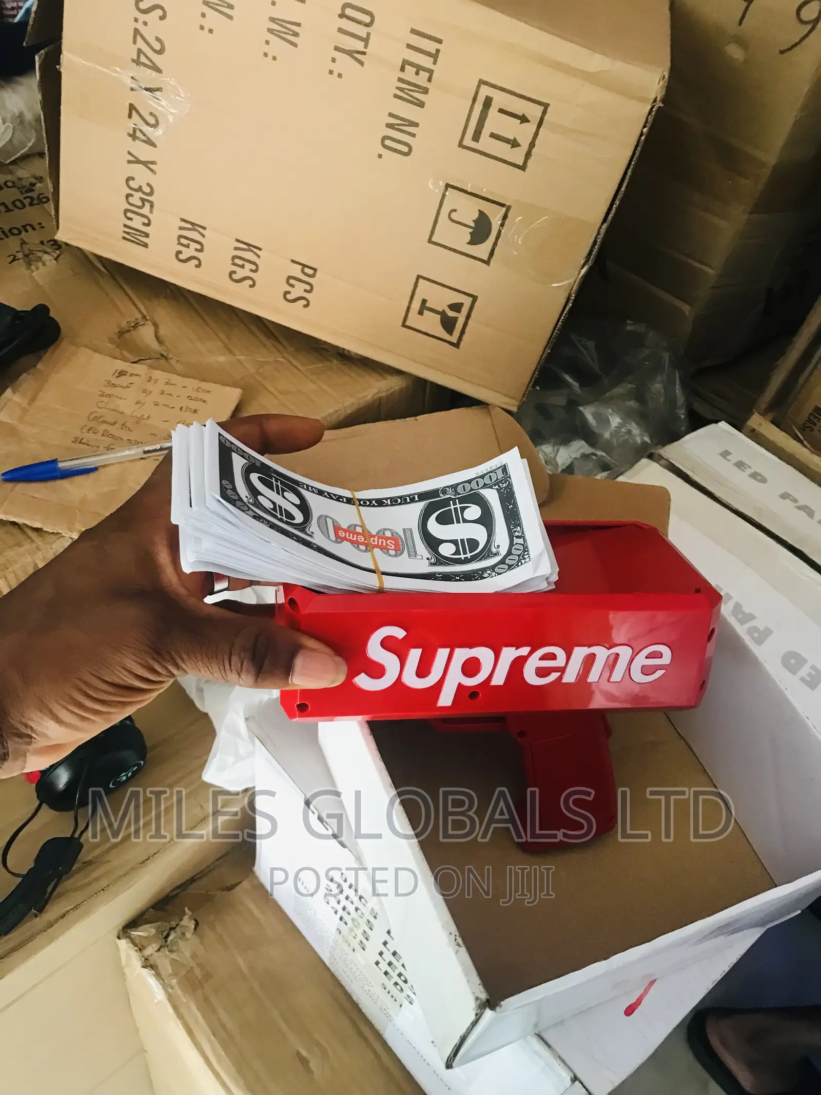 Money Gun Spraying Machine