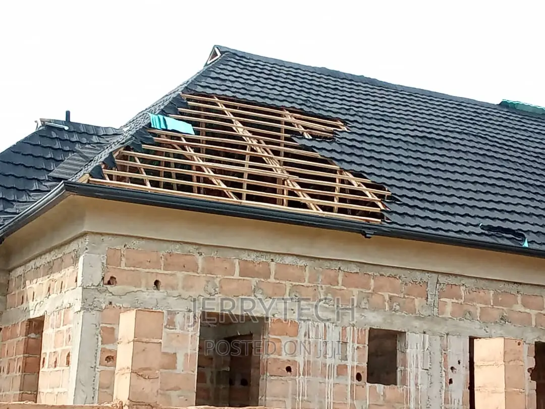 Long Lasting Black Bond With Rain Gutters