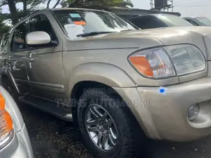 Toyota Sequoia 2005 Gold