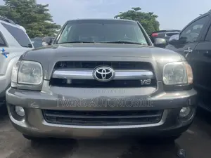 Toyota Sequoia Limited 4dr SUV 4WD (4.7L 8cyl 5A) 2007 Gray