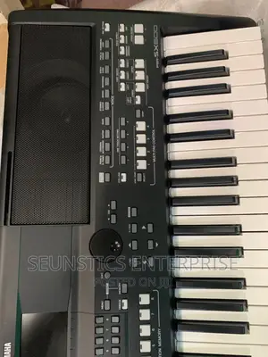 Quality Yamaha PSR Sx 600 Keyboard/Piano