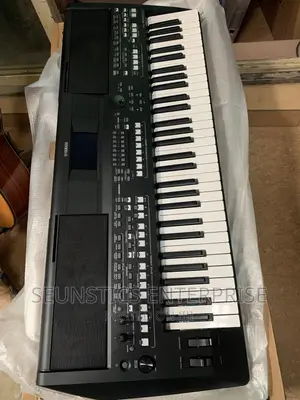 Quality Yamaha PSR Sx 600 Keyboard/Piano