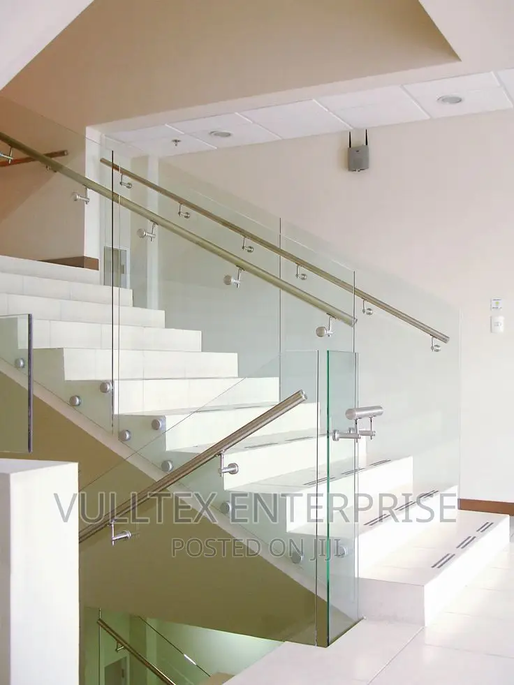 Railing System Using Frameless Glass