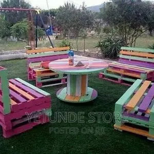 Pallet Living Room Furniture - DIY