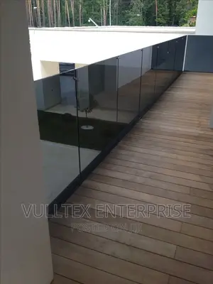 Tinted Contemporary Balcony Glass Rail