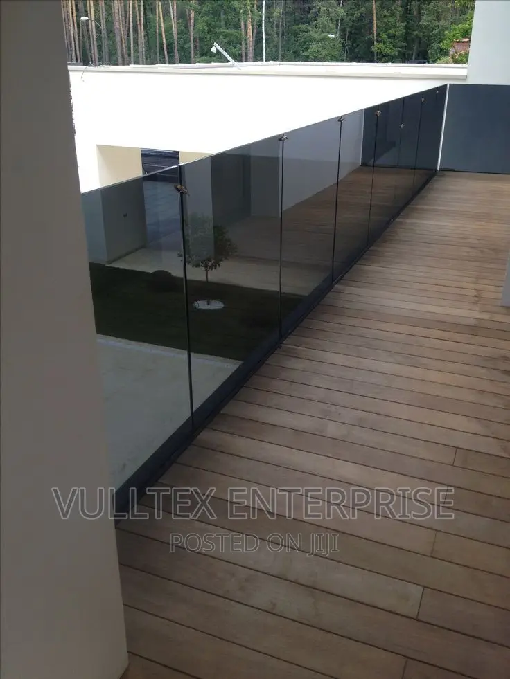 Tinted Contemporary Balcony Glass Rail