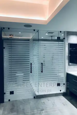 Glass Shower Cubicle With Design Film