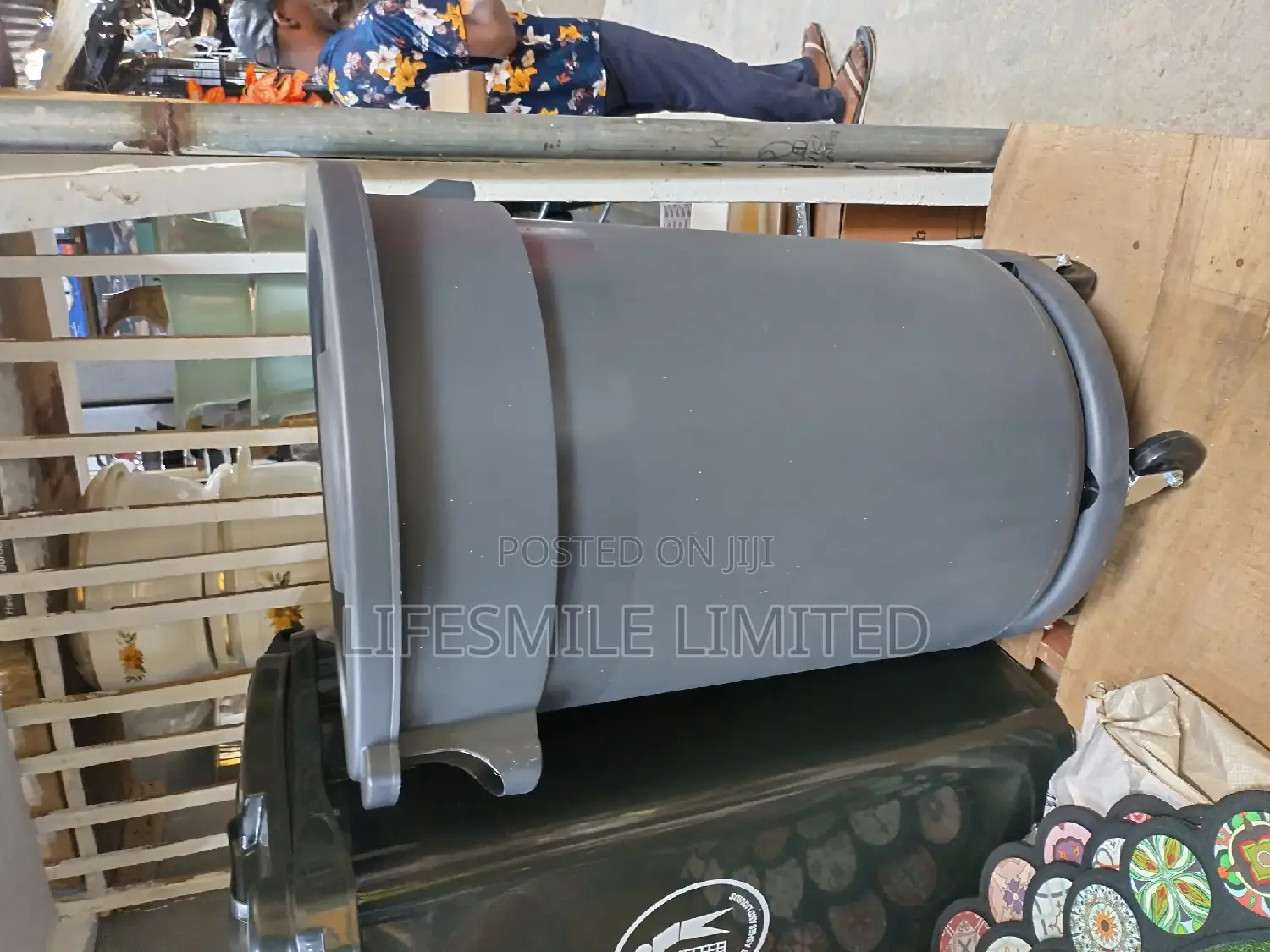 100 Litres Industrial Waste Bin With Roller.