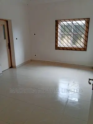 A 14 Rooms All Ensuite Fully Detached House With 4 Kitchen