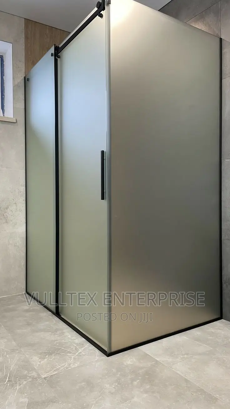 Exquisite Bathroom Glass Cubicle