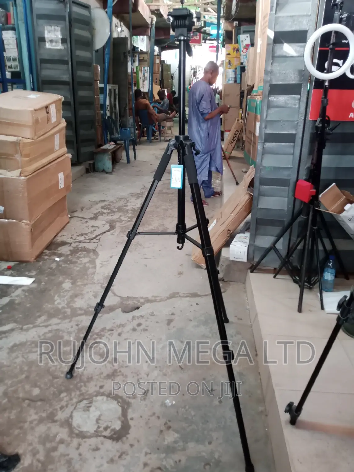 Professional Camera Tripod. Load Capacity 3 - 5 Kg
