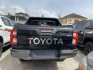 New Toyota Hilux 2023 Black