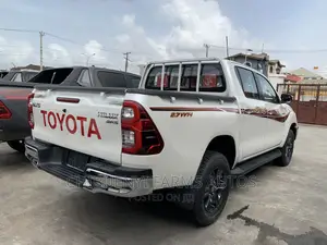 New Toyota Hilux 2022 White