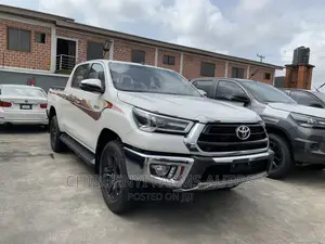 New Toyota Hilux 2022 White