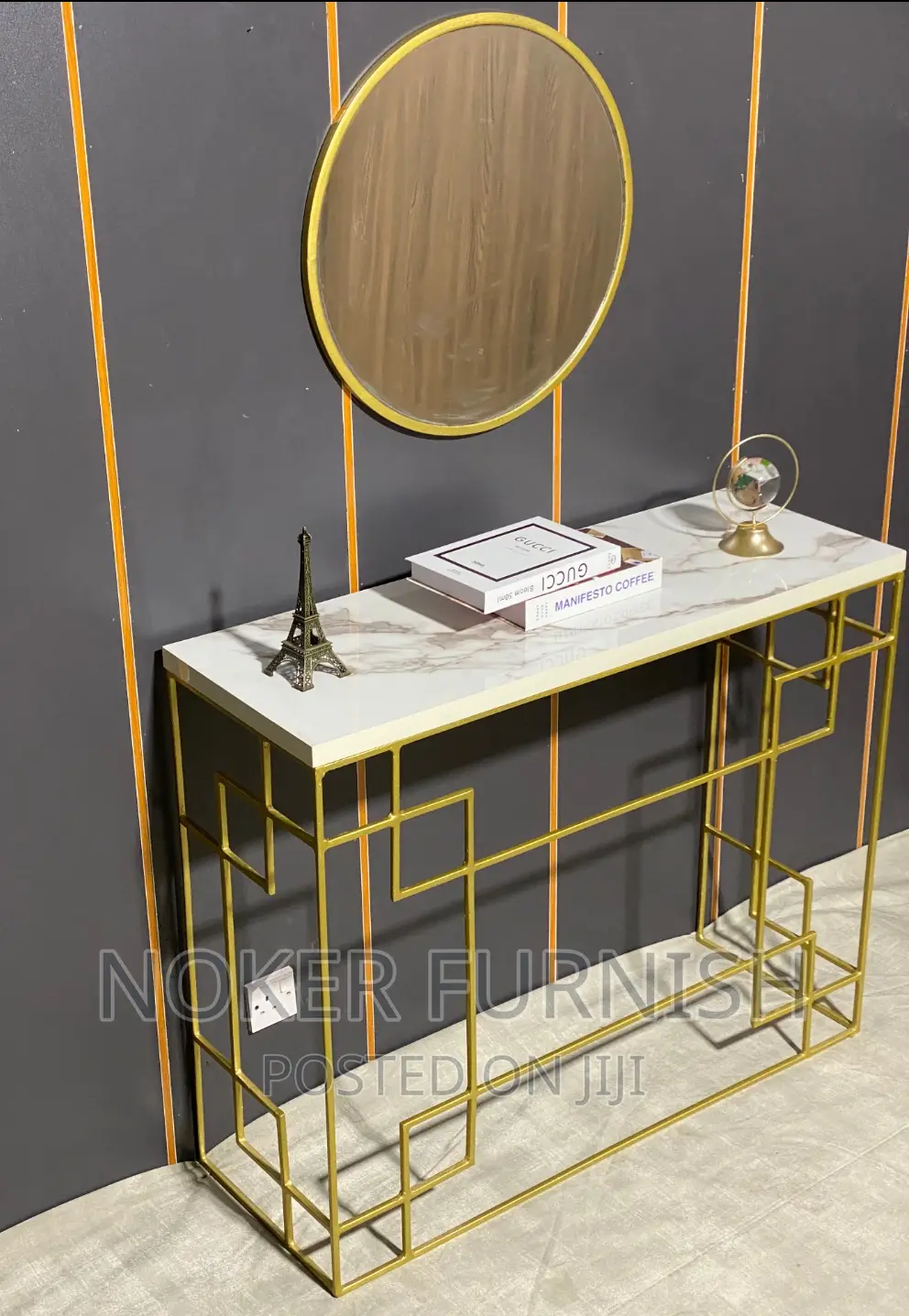 Luxury Console Table With Round Mirror