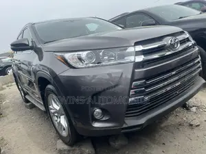 Toyota Highlander Limited 4dr SUV AWD (3.5L 6cyl 6A) 2015 Gray