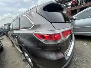 Toyota Highlander Limited 4dr SUV AWD (3.5L 6cyl 6A) 2015 Gray