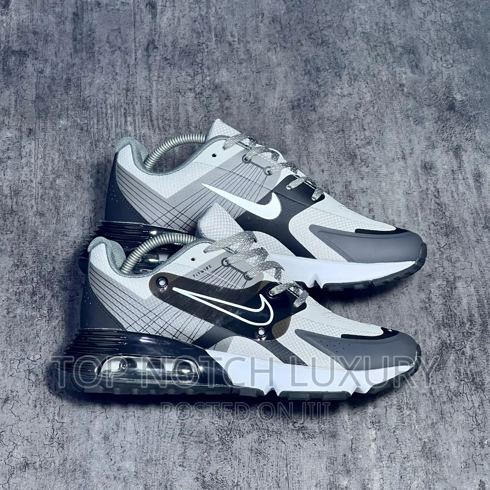 Original *Nike Air Max 270 Runner Tech*