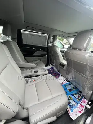 Toyota Highlander Limited 4dr SUV AWD (3.5L 6cyl 6A) 2015 Gray