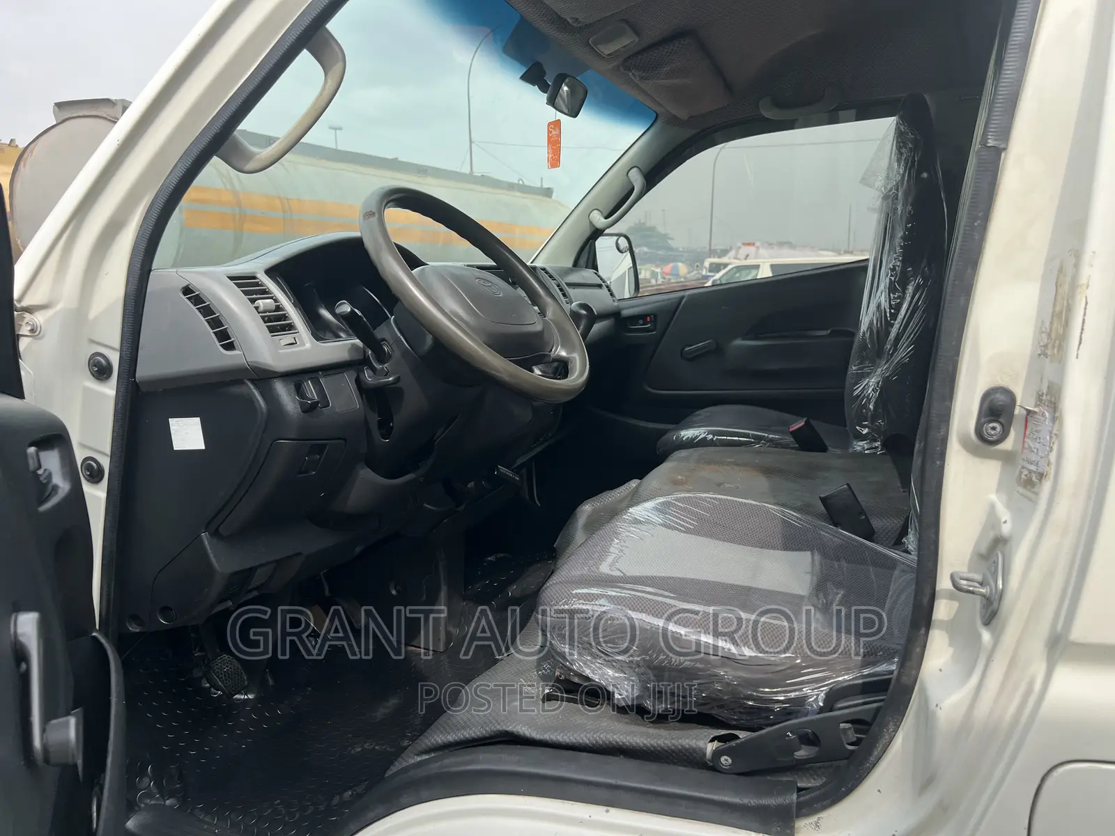 Toyota HiAce 2012 White