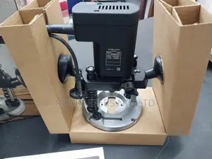 Black and Decker BD66 Woodworker Plunging Router