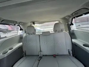 Toyota Sienna Limited 7 Passenger 2012 Silver