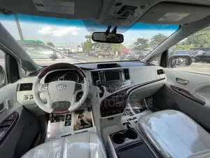 Toyota Sienna Limited 7 Passenger 2012 Silver