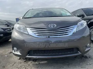 Toyota Sienna XLE 8-Passenger 4dr Minivan (3.5L 6cyl 6A) 2014 Gray