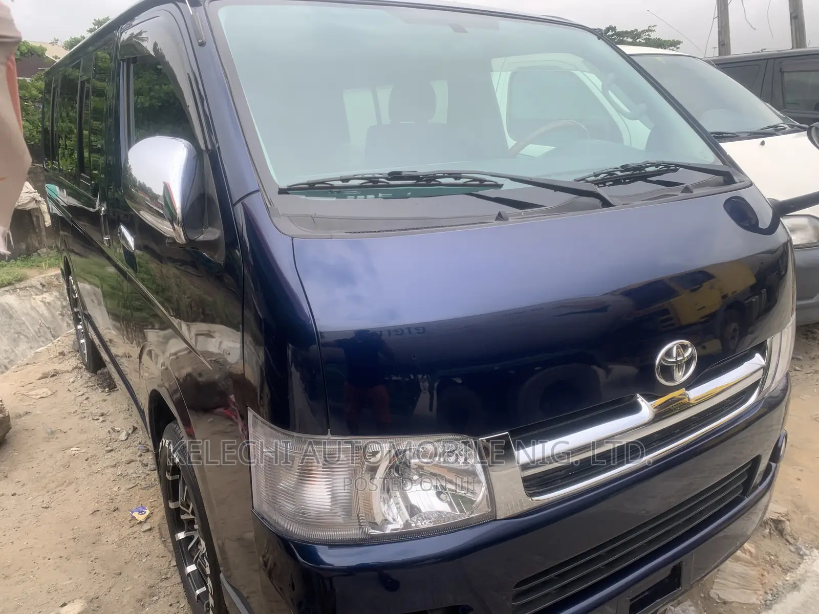 Toyota HiAce 2010 Blue