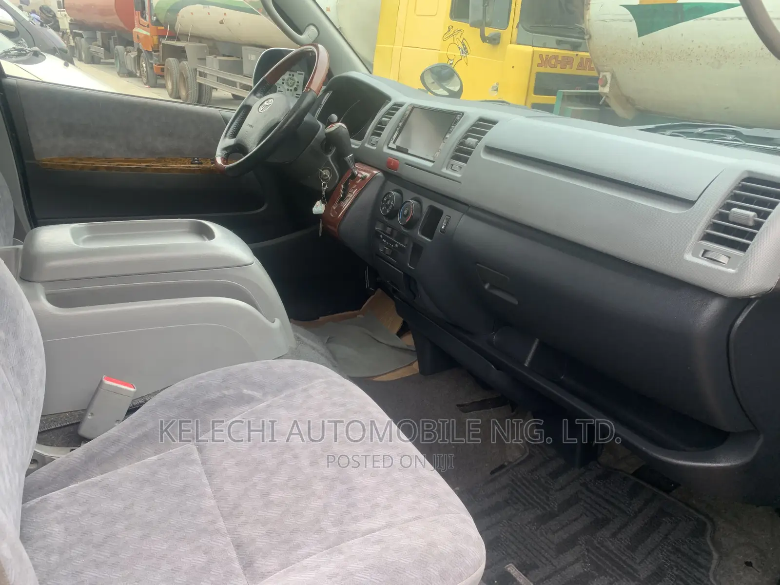 Toyota HiAce 2010 Blue