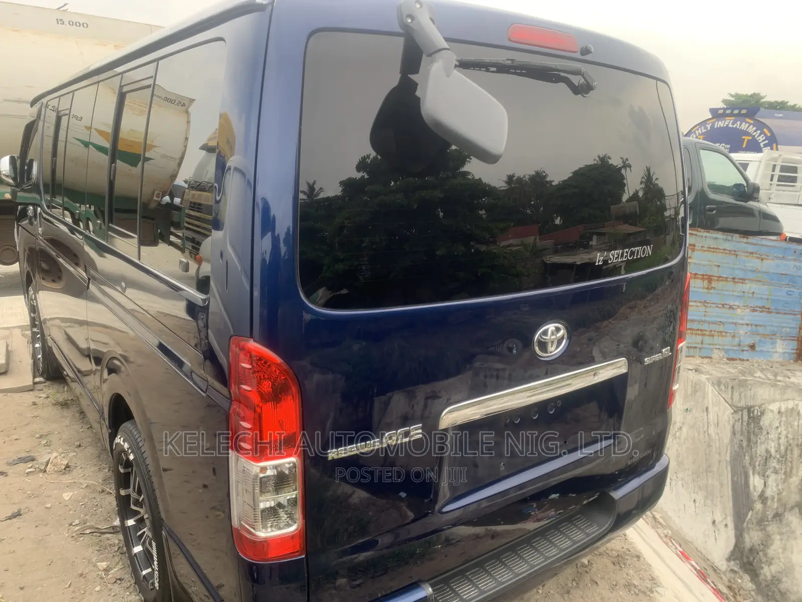 Toyota HiAce 2010 Blue